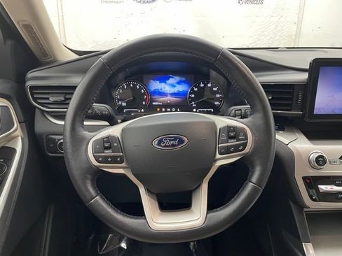 Used 2022 Ford Explorer XLT w/ Equipment Group 202A image 11