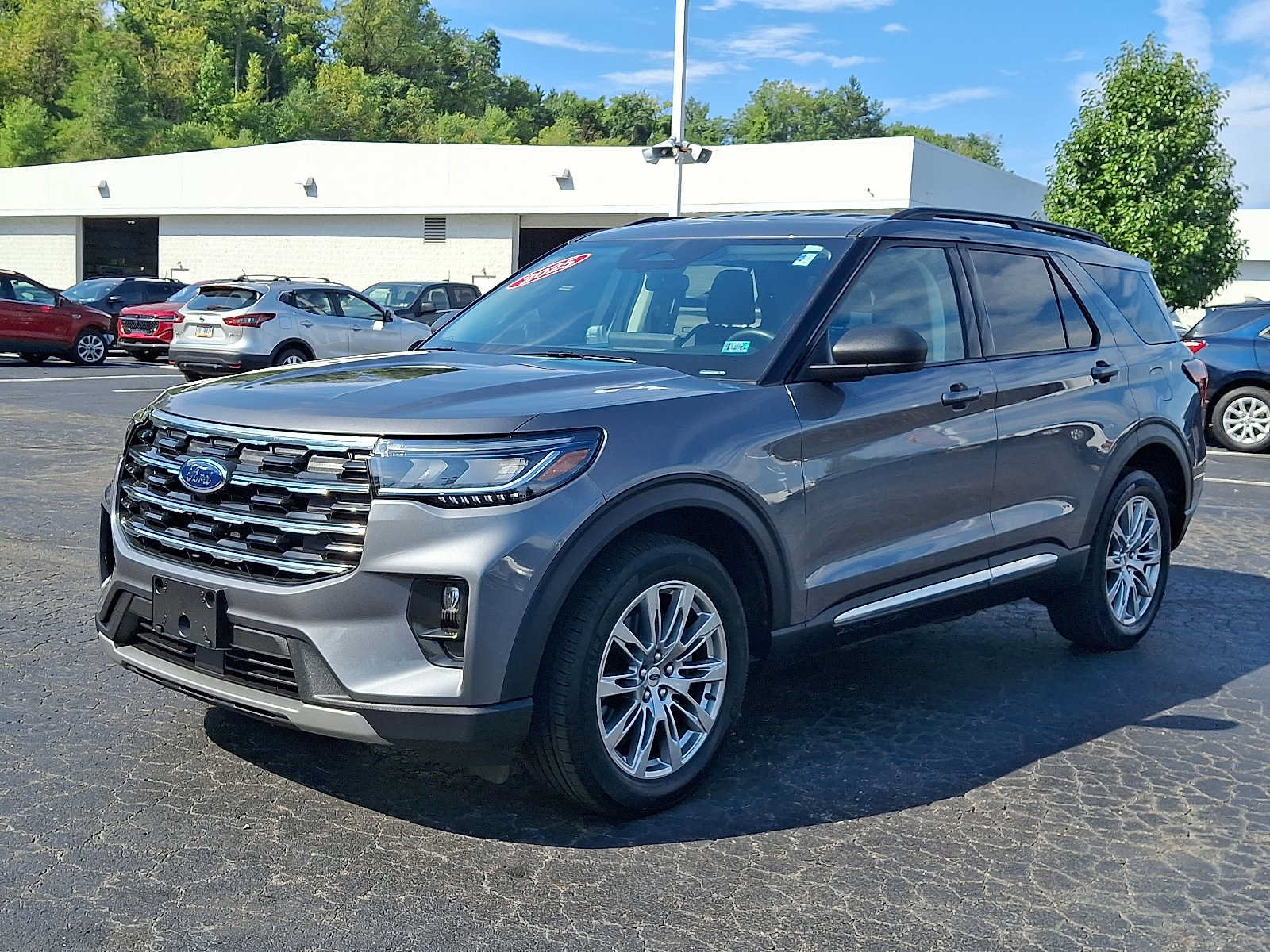Used 2025 Ford Explorer Active w/ Active Comfort Package AWD/4WD image 3