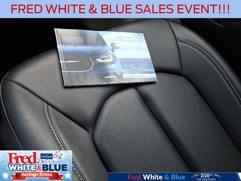 Used 2024 Chrysler Pacifica Touring-L FWD image 26