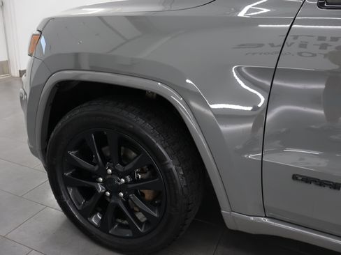 Used 2020 Jeep Grand Cherokee Altitude AWD/4WD image 34