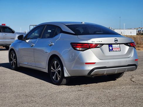 Used 2022 Nissan Sentra SV image 3