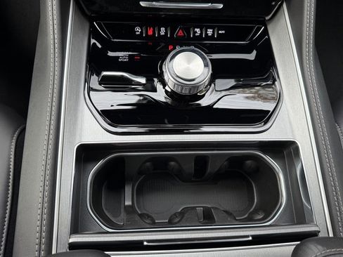 New 2025 Jeep Wagoneer L Series II w/ Premium Group I image 38