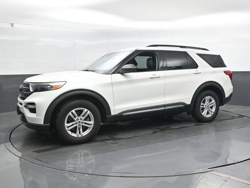 Used 2020 Ford Explorer XLT w/ Equipment Group 202A AWD/4WD image 9