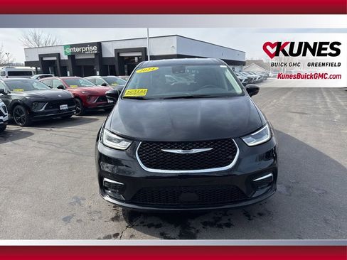 Used 2024 Chrysler Pacifica Touring-L image 12