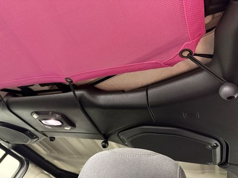 Used 2018 Jeep Wrangler Unlimited Rubicon w/ Cold Weather Group image 31