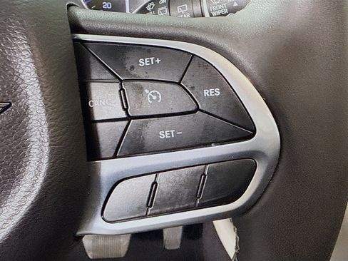 Used 2023 Chrysler Voyager LX image 13