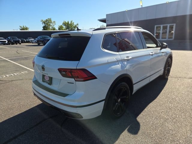Used 2024 Volkswagen Tiguan SE R-Line AWD/4WD image 5