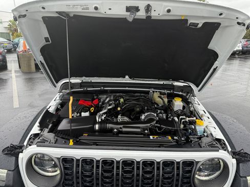 Used 2024 Jeep Gladiator Rubicon w/ Convenience Group image 20