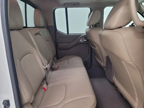 Used 2015 Nissan Frontier SL AWD/4WD image 19