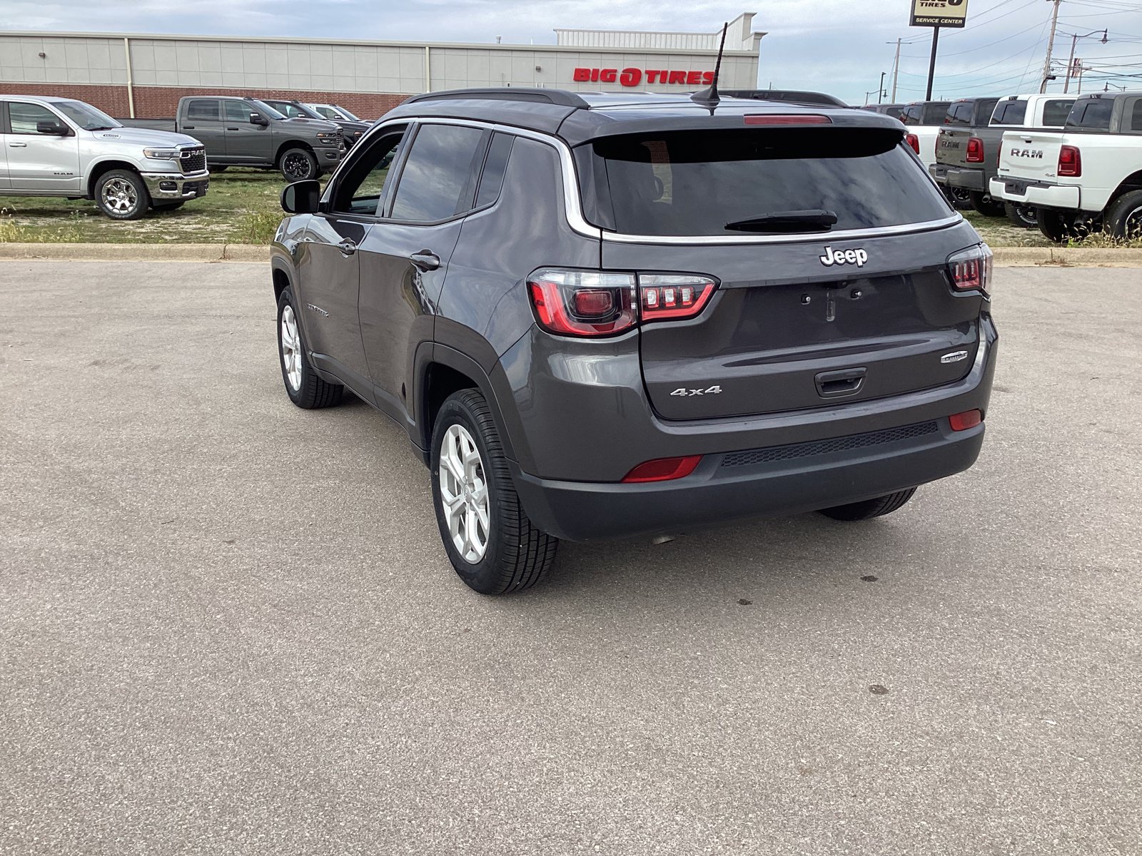 Used 2024 Jeep Compass Latitude AWD/4WD image 7