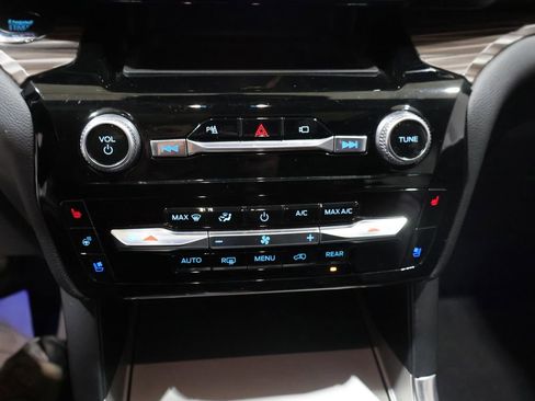 Used 2022 Ford Explorer Limited w/ Equipment Group 301A image 31