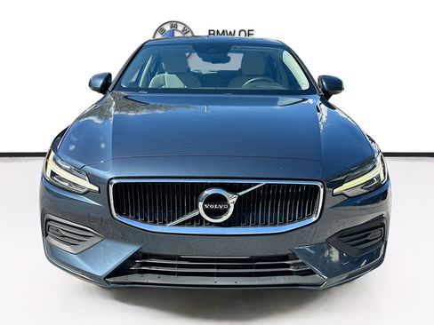 Used 2020 Volvo S60 T5 Momentum image 2