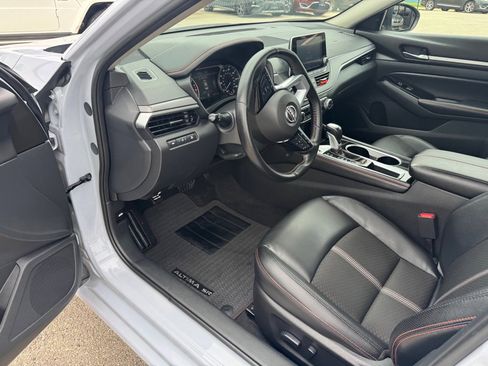 Used 2025 Nissan Altima 2.5 SR FWD image 24