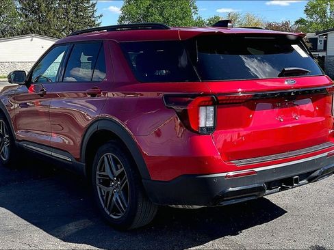 Used 2025 Ford Explorer ST-Line w/ ST-Line Street Pack AWD/4WD image 3