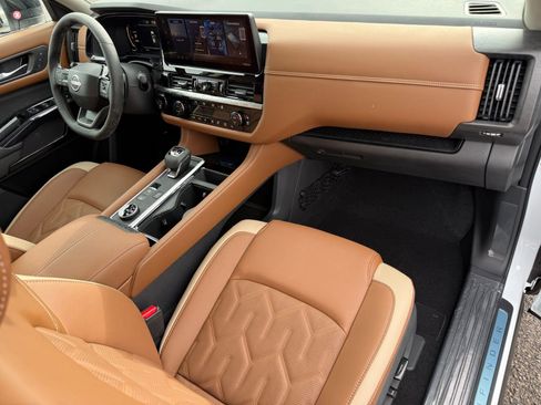 New 2026 Nissan Pathfinder Platinum AWD/4WD image 18