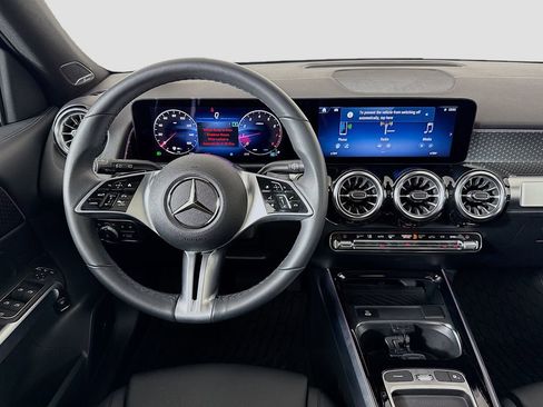 Used 2024 Mercedes-Benz GLB 250 4MATIC image 22