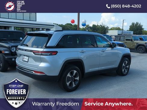 Used 2022 Jeep Grand Cherokee Limited 4xe w/ Luxury Tech Group II AWD/4WD image 6