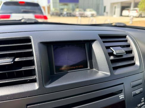 Used 2011 Toyota Highlander SE w/ Tow Pkg image 21