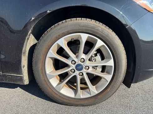 Used 2019 Ford Fusion SE FWD image 11