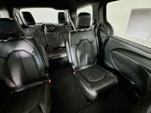 Used 2024 Chrysler Pacifica Touring-L w/ S Appearance Package FWD image 14