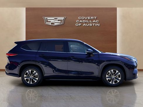 Used 2021 Toyota Highlander XLE FWD image 5