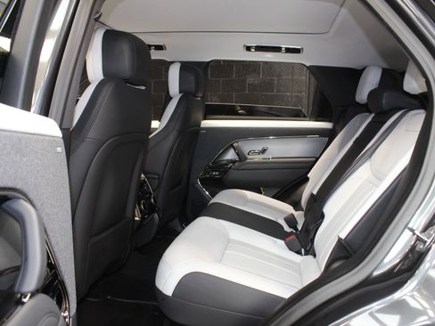 Used 2024 Land Rover Range Rover Sport Dynamic SE image 38