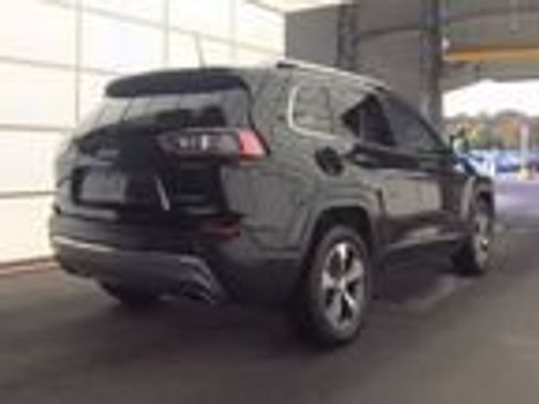 Used 2019 Jeep Cherokee Limited AWD/4WD image 2