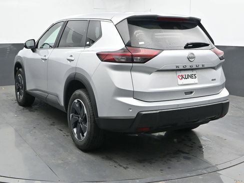 Used 2025 Nissan Rogue SV AWD/4WD image 9