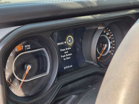 Used 2025 Jeep Wrangler Unlimited Sahara AWD/4WD image 7