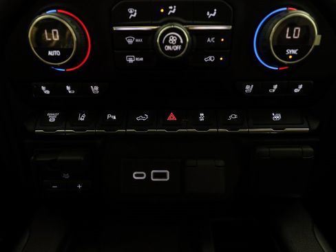 Used 2022 Chevrolet Silverado 3500 High Country w/ LPO, Hitch Package image 27