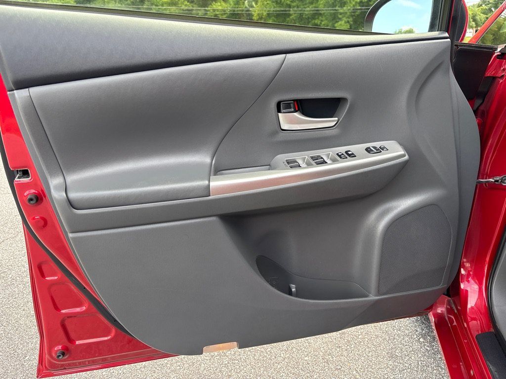 Used 2014 Toyota Prius V Five FWD image 10