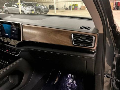 Used 2024 Volkswagen Atlas SE FWD image 15