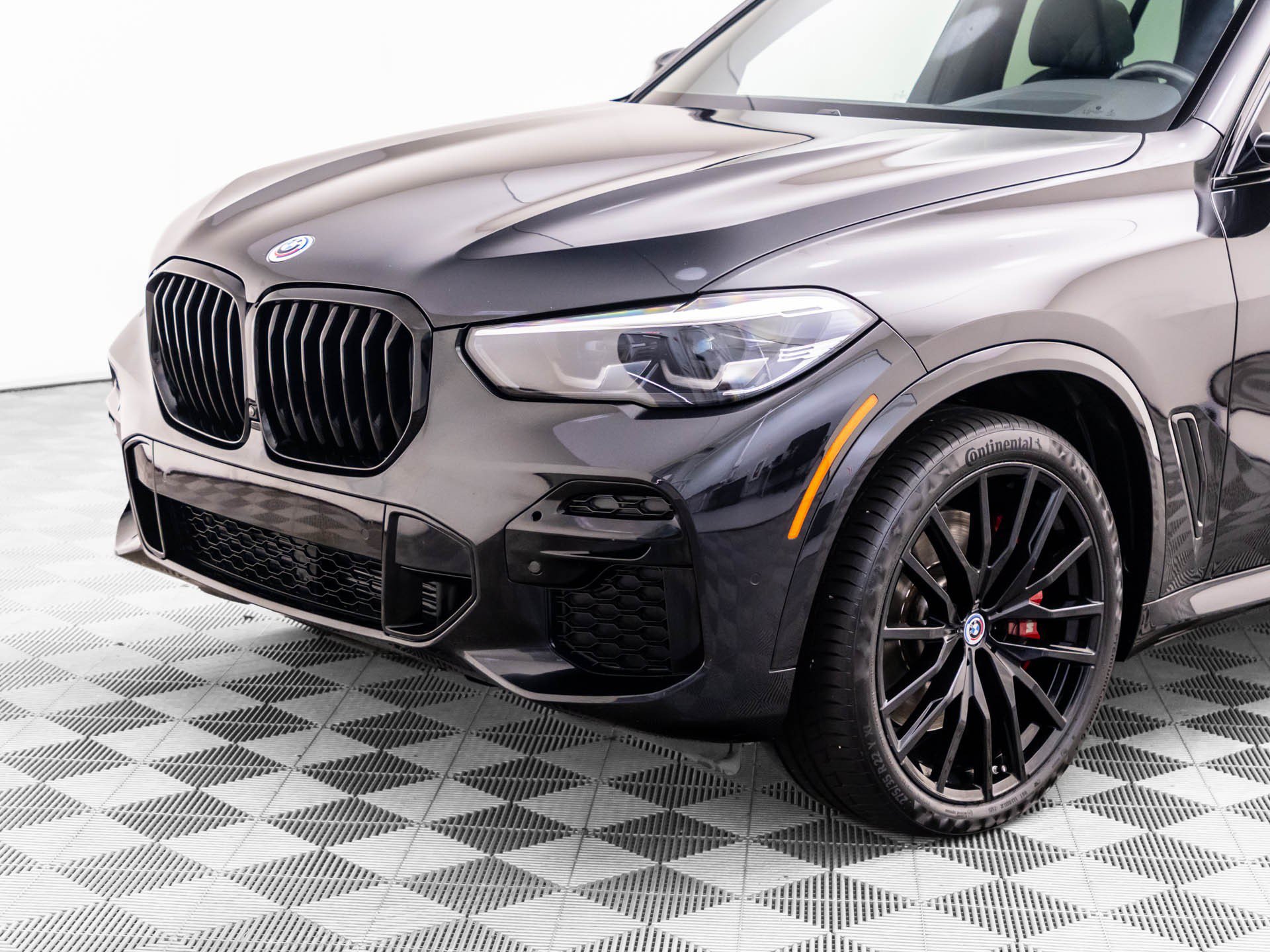 Used 2023 BMW X5 M50i w/ Parking Assistance Package AWD/4WD image 39