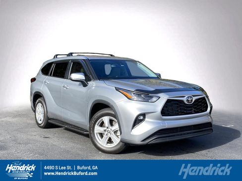Used 2024 Toyota Highlander LE image 1