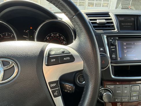 Used 2013 Toyota Highlander Limited image 23