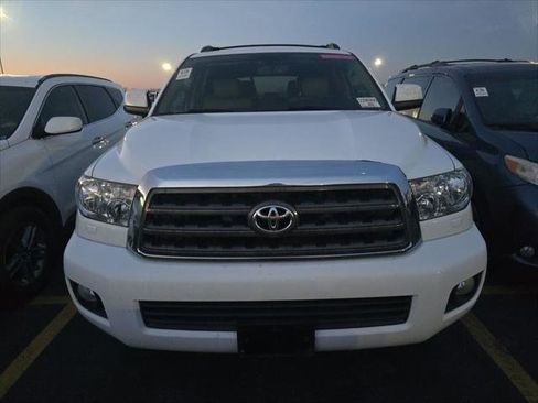 Used 2015 Toyota Sequoia SR5 image 3