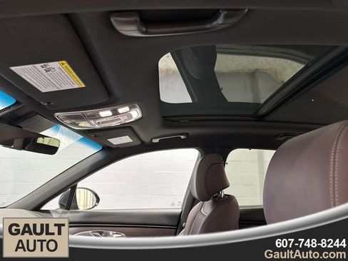 Used 2022 Genesis GV70 2.5T w/ Advanced Package image 13