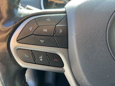 Used 2021 Jeep Cherokee Latitude Plus AWD/4WD image 13