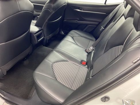 Used 2023 Toyota Camry SE image 9