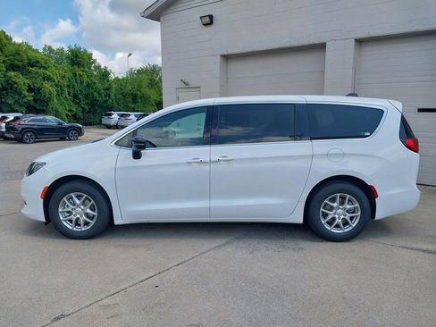 New 2026 Chrysler Voyager LX image 8