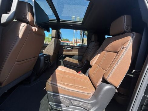 New 2026 Chevrolet Suburban High Country AWD/4WD image 14