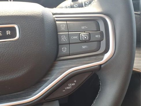 Used 2024 Jeep Wagoneer Series III AWD/4WD image 15