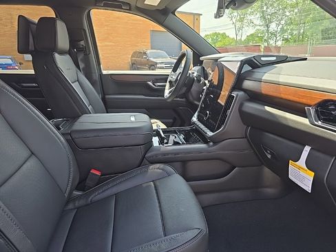 New 2026 GMC Yukon XL Denali AWD/4WD image 10