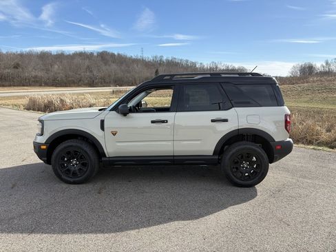 New 2025 Ford Bronco Sport Badlands image 2