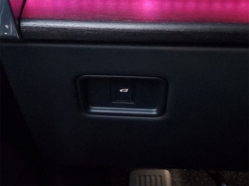 New 2025 Land Rover Range Rover SE image 14