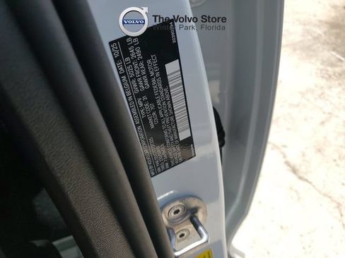 Certified 2026 Volvo XC40 B5 Plus AWD/4WD image 24
