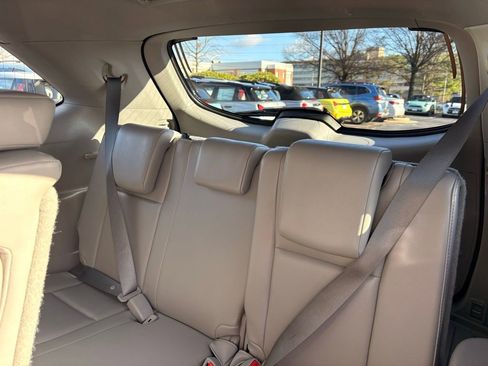 Used 2019 Toyota Highlander XLE image 12