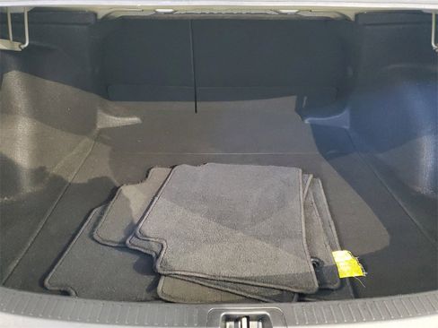 Used 2020 Toyota Corolla LE image 8