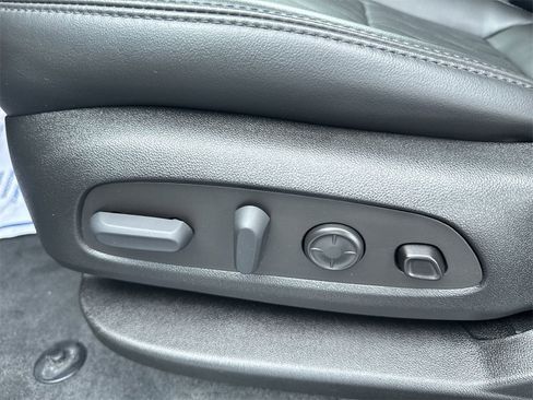 Used 2022 Buick Enclave Avenir w/ Avenir Technology Package image 18