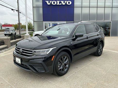 Used 2022 Volkswagen Tiguan SE AWD/4WD image 2